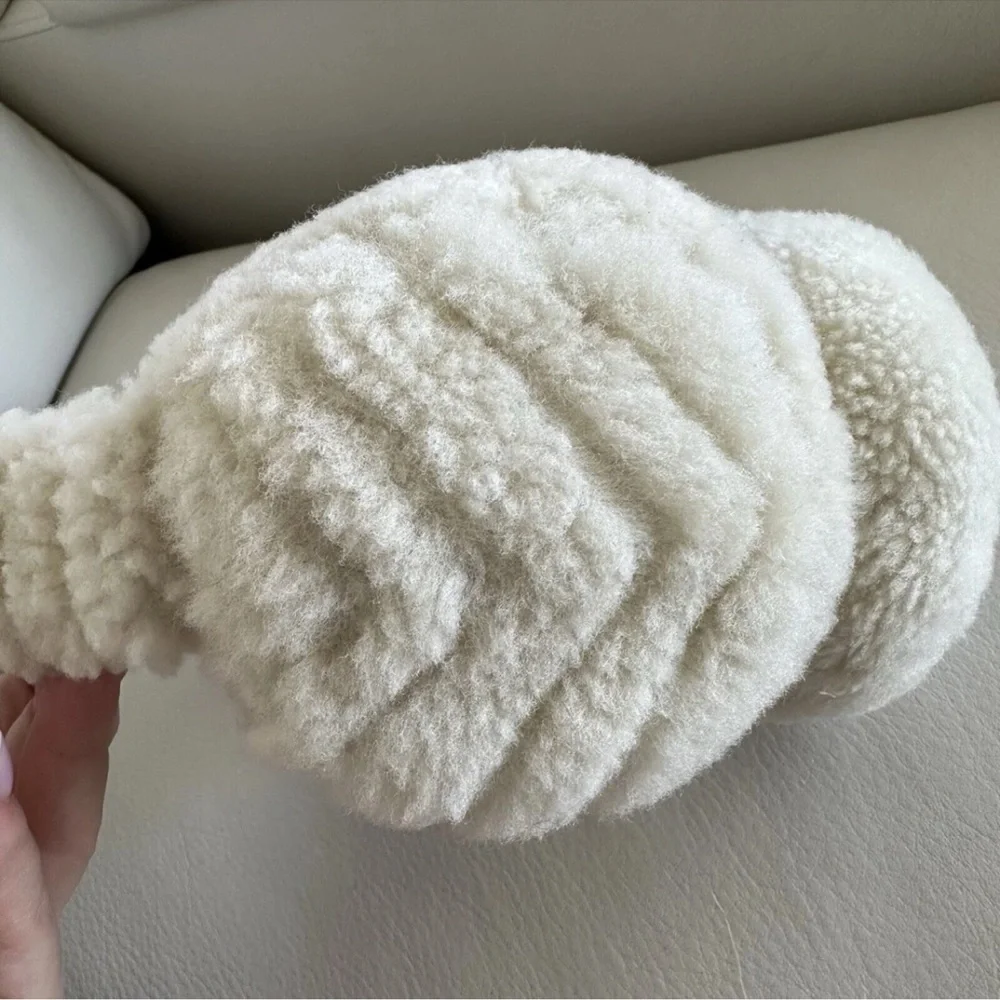 Gucci‎ beige Fuzzy Ear Muffs